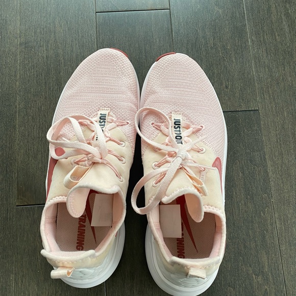 Women’s size 10 light pink Nike runners - Picture 3 of 8